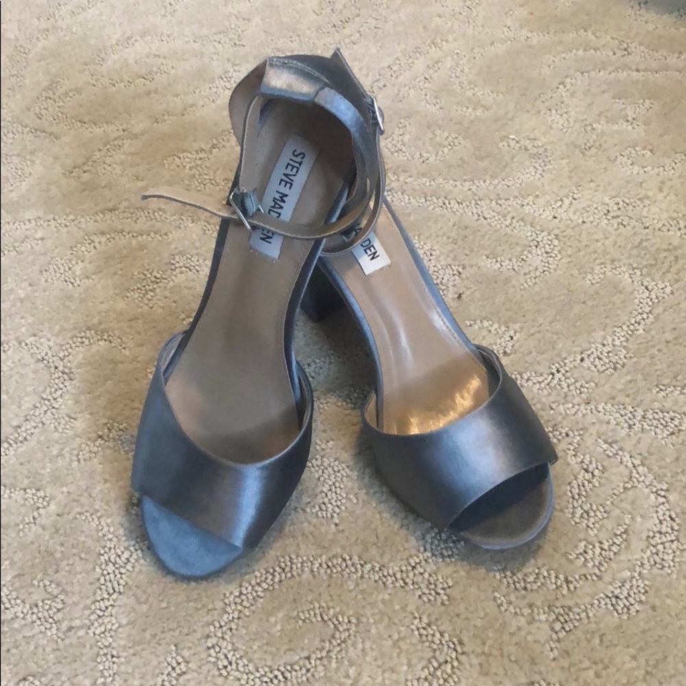 Simply blue shirt heels